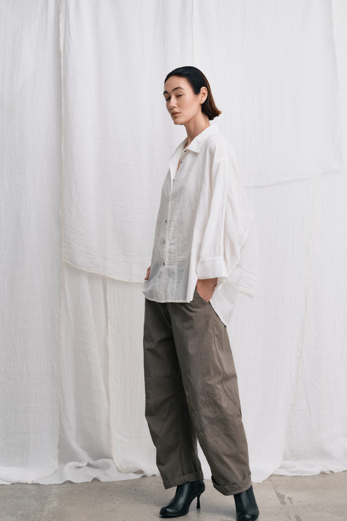 October Utility shaped pants - Asphalt